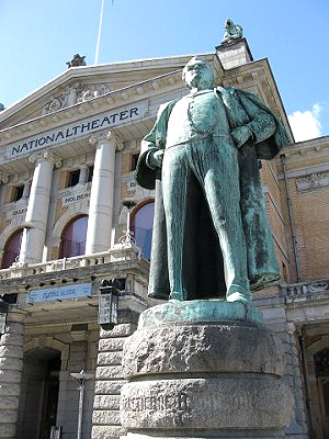 Bjørnstjerne-Bjørnson-Statue-Oslo