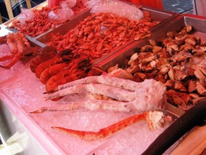 Reiche Auswahl auf dem Fischmarkt in Bergen 