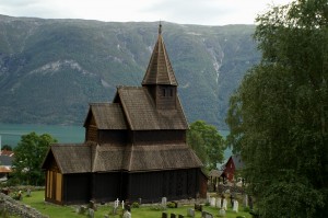 Die Stabkirche von Urnes am Lusterfjord 